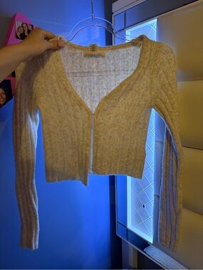 Cream Cable-Knit Cropped Sweater
